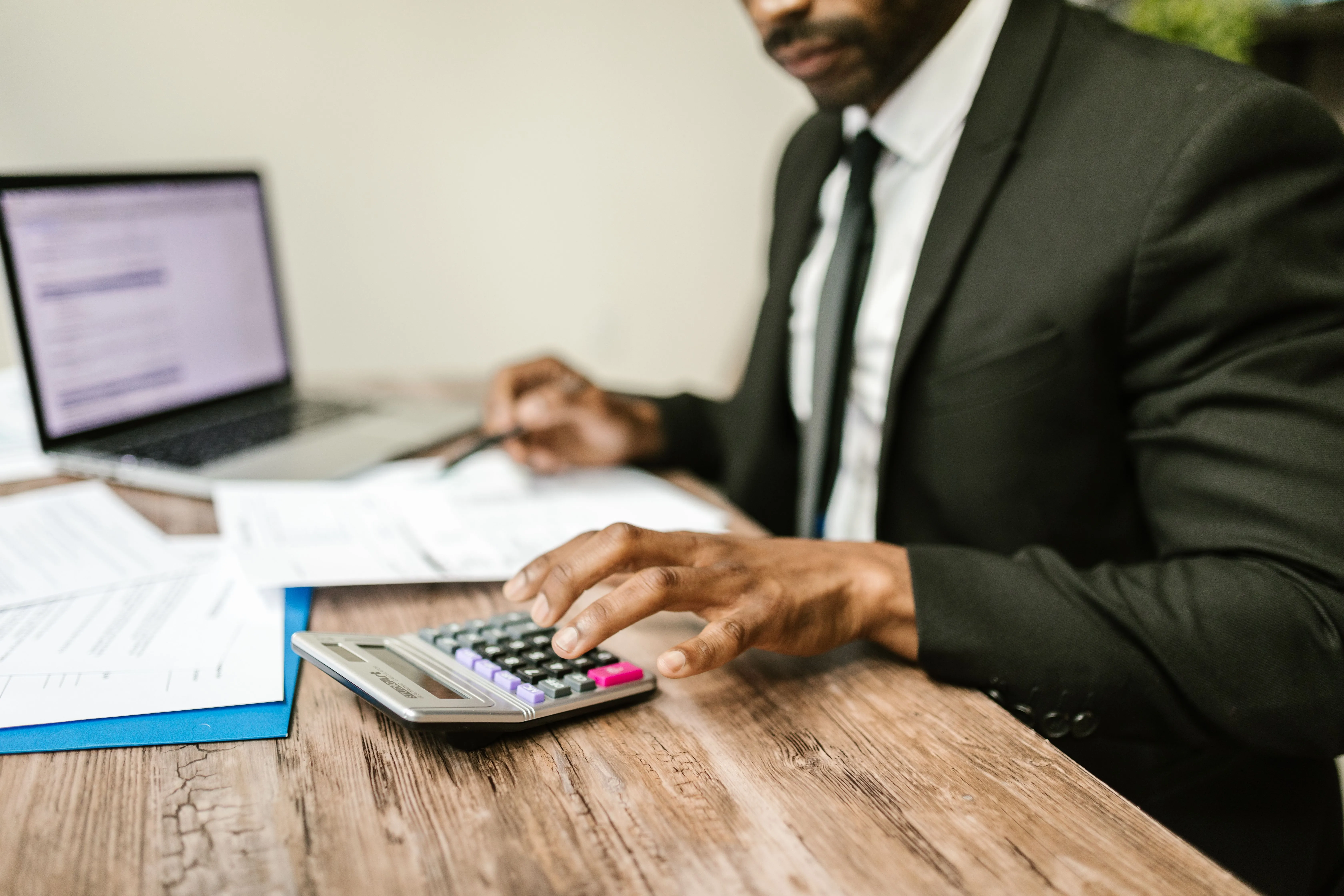 YLU CPA provides fractional CFO services and accounting services to help growing Vancouver businesses build clearer cash flow visibility, management reporting, forecasting, and achieve their financial goals
